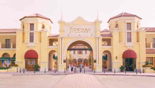 Shopping al Fidenza Village con Autonoleggio con autista